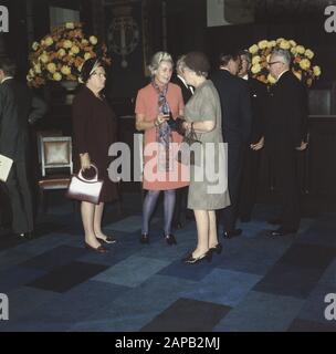 Visite du président Heinemann et de la femme de DEO à NL: Heinemann, femme et HM visite la mairie, Rotterdam Date: 25 novembre 1969 lieu: Rotterdam, Zuid-Holland mots clés: Visites , maires, mairie Nom personnel: Heinemann, Gustav Banque D'Images