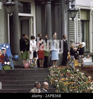 Defile Palace Soestdijk, anniversaire Reine Juliana; famille royale sur les conseils Date: 30 avril 1974 mots clés: Defiles, famille royale nom De La Personne: Juliana, Reine Banque D'Images