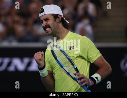 Melbourne, Australie. 22 janvier 2020. Jordan Thompson, d'Australie, réagit lors du deuxième match de match masculin entre Fabio Fognini, d'Italie, et Jordan Thompson, d'Australie, lors du tournoi de tennis Open d'Australie de 2020 à Melbourne, en Australie, le 22 janvier 2020. Crédit: Wang Jingqiang/Xinhua/Alay Live News Banque D'Images