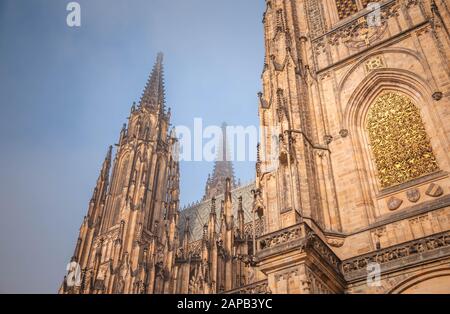 Prague, République tchèque 1/2/2020: Château de Prague, détails de la cathédrale Saint-Vitus. Banque D'Images