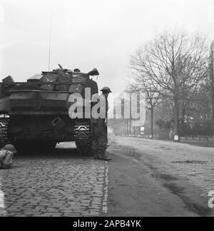 Front North-East Pays-Bas: Enschede - Hengelo [Battle and libération Achterhoek (1 avril 1945), Enschede (1 avril 1945), Hengelo (3 avril 1945)] Description: British combat action in Hengelo Date: 3 avril 1945 lieu: Hengelo, Overijssel, Twente mots clés: Fronten, seconde guerre mondiale Banque D'Images