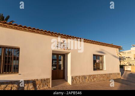 Ayuntamiento de Cartagena, local social, bâtiment de hall dans la région de Murcie, Costa Calida, Espagne. Hôtel De Ville De Carthagène À Isla Plana. Ciel bleu Banque D'Images