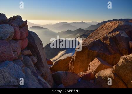 Une vue magnifique depuis le mont Sinaï, en Égypte Banque D'Images