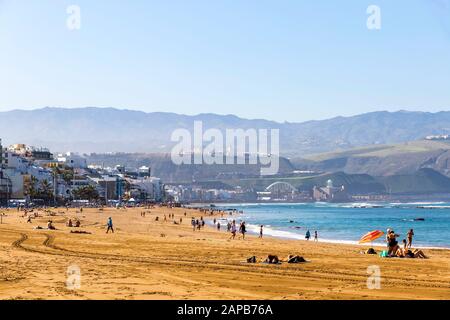 Plage De Las Canteras (Playa De Las Canteras) À Las Palmas De Gran Canaria, Île Des Canaries, Espagne. 3 km de sable doré est le coeur et l'âme de L Banque D'Images