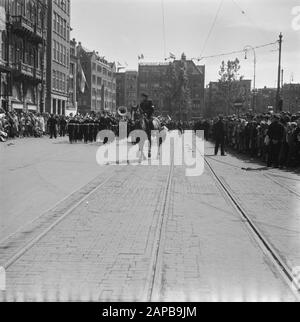 La mise en place de la garde sur le barrage du Dam Date : 13 mai 1946 Banque D'Images
