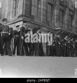 La mise en place de la garde sur le barrage du Dam Date : 13 mai 1946 Banque D'Images
