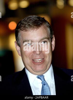 HRH Prince Andrew au salon international Farnborough, stand Rolls Royce, Grande-Bretagne 18.07.06 Banque D'Images