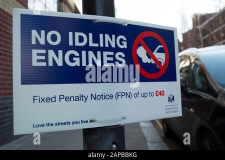 aucun moteur au ralenti ne signale une amende de £40, dans le quartier royal de kensington et chelsea, londres, angleterre Banque D'Images
