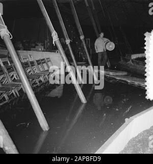 Cirque sous l'eau par de grandes précipitations Amsterdam Date: 14 juin 1954 lieu: Amsterdam, Noord-Holland Banque D'Images