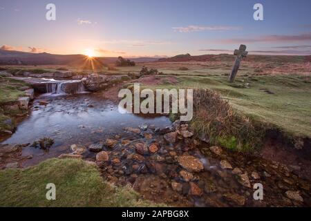 Lever Du Soleil À Windy Post Dartmoor Devon Royaume-Uni Banque D'Images