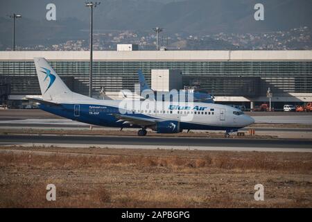 Boeing 737-322 Blue Air (YR-BAF). Málaga, Espagne. Banque D'Images