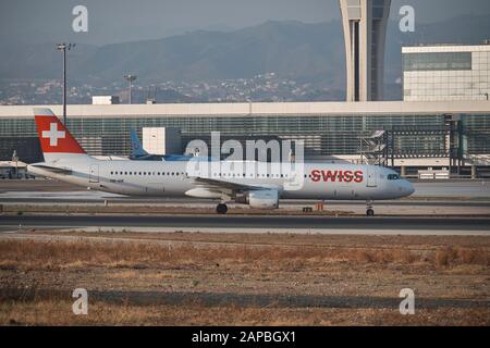 Airbus Air Suisse A321-111 (HB-IOF). Málaga, Espagne. Banque D'Images