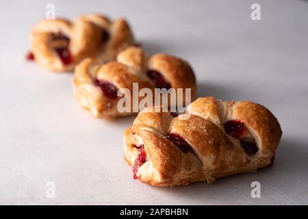 Pâte de strudel à la fraise cuite douce Banque D'Images
