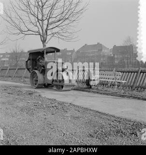 Blijdorp Rotterdam. Chemins de maintenance avec rouleau Date: 8 mai 1957 lieu: Rotterdam, Zuid-Holland mots clés: Maintenance, PATES, Rolling Nom de l'institution: Blijdorp Banque D'Images