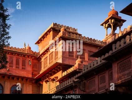 Inde, Rajasthan, Shekhawati, Bikaner, Gajner, Gajner Palace Heritage Hotel, ancien pavillon de chasse du Maharaja de Jaipur, architecture traditionnelle, str Banque D'Images