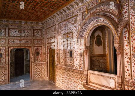 Inde, Rajasthan, Shekhawati, Bikaner, centre-ville, fort de Junagarh, Gaj Mandir, a décorative peint les quartiers de Maharaja Gaj Singh Banque D'Images