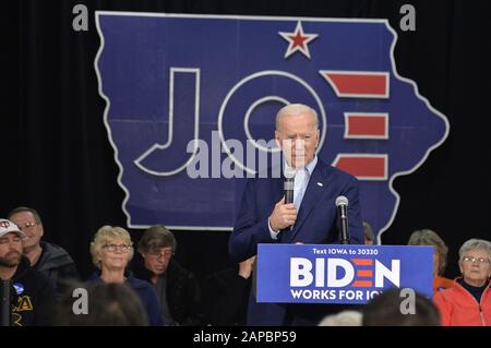 Mason City, États-Unis. 22 janvier 2020. Candidat démocrate à la présidence pour 2020 l'ancien vice-président Joe Biden fait des remarques lors d'un événement communautaire à Mason City, Iowa, le mercredi 22 janvier 2020. Les candidats continuent de faire campagne avant les premières mises en garde de l'Iowa le 3 février. Photo de Mike Theiler/UPI. Crédit: Upi/Alay Live News Banque D'Images