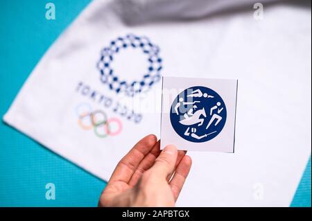 TOKYO, JAPON, JANVIER. 20. 2020: Pictogramme officiel du jeu olympique moderne Pentathlon Tokyo 2020 Banque D'Images