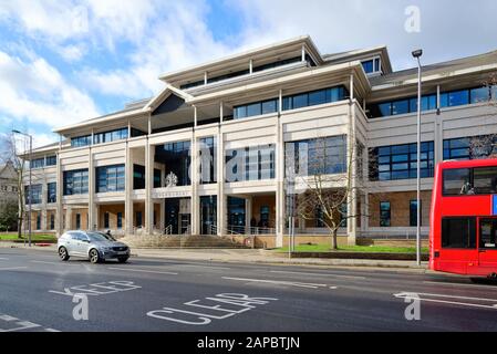 Extérieur De Kingston Crown Court, Penrhyn Road, Kingston On Thames, Surrey Angleterre Royaume-Uni Banque D'Images