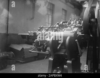 9 x 12 Machine de timbre-Main Date: Non daté mots-clés: Machines de poinçonnage au sol, cadrans à main Banque D'Images