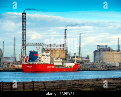 Tanker GPL Coral Sticho, numéro OMI 9685504 amarré à la raffinerie de pétrole sur le fleuve Tees England UK Banque D'Images