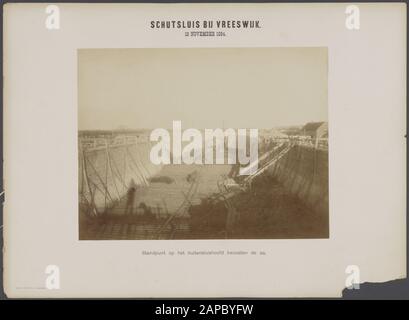 Merwedekanaal au sud d'Utrecht Description: Construction d'une écluse près de Vreeswijk. Verrouillez la fosse avec les murs de maçonnerie. Position sur la tête de serrure extérieure sur l'axe Date: 19 novembre 1884 lieu: Utrecht, Vreeswijk, Vreeswijk mots clés: Serrures, puits de serrure, serrures, génie hydraulique Banque D'Images