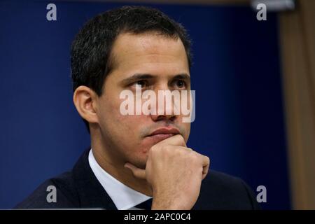 Bruxelles, Belgique. 22 janvier 2020. Le leader vénézuélien de l'opposition Juan Guaido parle lors d'une conférence de presse au Parlement européen crédit: Alexandros MICHAILIDIS/Alay Live News Banque D'Images