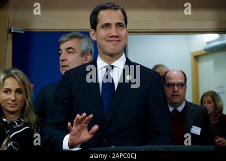 Bruxelles, Belgique. 22 janvier 2020. Le leader vénézuélien de l'opposition Juan Guaido parle lors d'une conférence de presse au Parlement européen crédit: Alexandros MICHAILIDIS/Alay Live News Banque D'Images