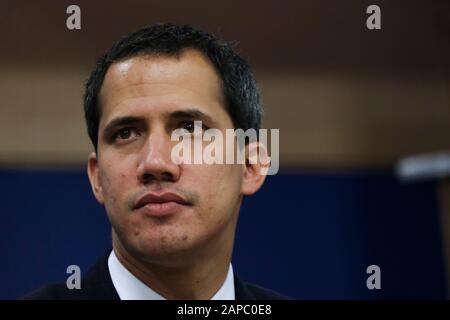 Bruxelles, Belgique. 22 janvier 2020. Le leader vénézuélien de l'opposition Juan Guaido parle lors d'une conférence de presse au Parlement européen crédit: Alexandros MICHAILIDIS/Alay Live News Banque D'Images