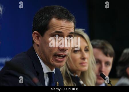 Bruxelles, Belgique. 22 janvier 2020. Le leader vénézuélien de l'opposition Juan Guaido parle lors d'une conférence de presse au Parlement européen crédit: Alexandros MICHAILIDIS/Alay Live News Banque D'Images