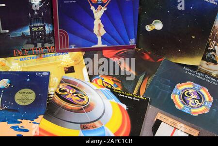 VIERSEN, ALLEMAGNE - 22 AOÛT. 2019: Vue sur la collection de disques vinyle rétro ELO (Electric Light Orchestra) Banque D'Images