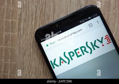 Site Web Kaspersky affiché sur un smartphone moderne Banque D'Images