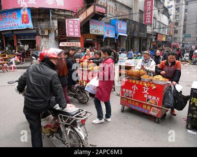 Nanchang, Chine - 20 Mars 2013 : Rue À Nanchang Jiangxi Province Chine Banque D'Images