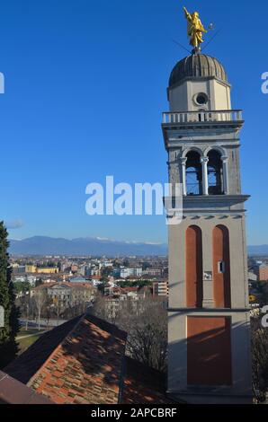 Udine à Friuli, Italie; Kirche auf dem Schlosshügel Banque D'Images