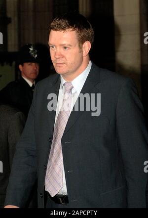 Ancien garde du corps personnel Trevor Rees-Jones arrivant à fournir des preuves à l'enquête sur la mort de la princesse Diana et Dodi Sayed à la Haute cour de Londres en janvier 2008. Banque D'Images