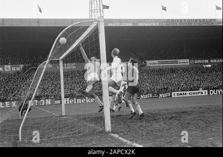 ADO contre Ajax 2-5 moments de jeu Date: 26 décembre 1968 mots clés: Sport, football institution Nom: ADO, AJAX Banque D'Images