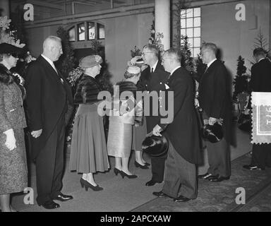 Visitez Swedish Royal Paar Amsterdam, premier jour, visitez Mme Orange aux Pays-Bas Date: 26 avril 1955 lieu: Amsterdam, Noord-Holland mots clés: Visites, couples royaux Nom de l'institution: MS Orange Banque D'Images