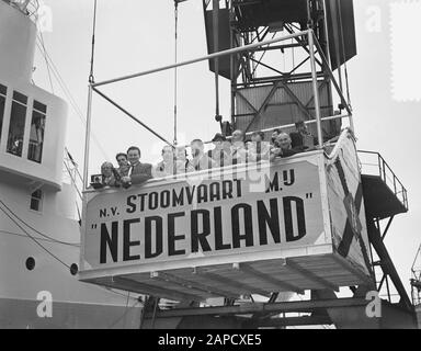 Visitez Swedish Royal Paar Amsterdam, premier jour, visitez Mme Orange aux Pays-Bas Date: 26 avril 1955 lieu: Amsterdam, Noord-Holland mots clés: Visites, couples royaux Nom de l'institution: MS Orange Banque D'Images