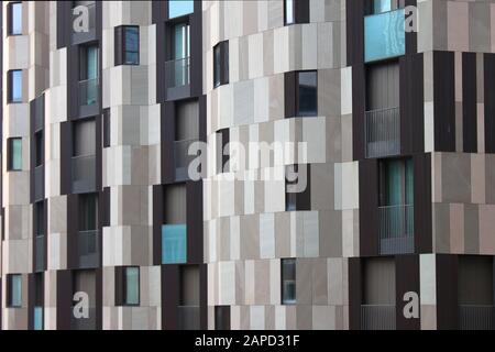 Motif tuiles grises Skycraper à Milan. Banque D'Images