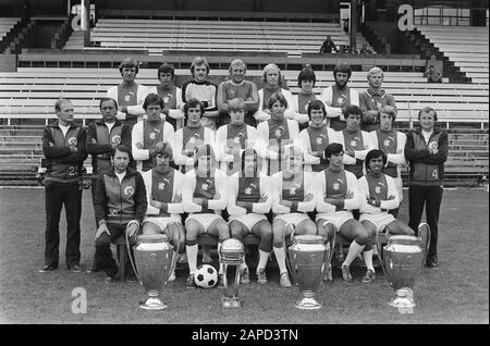 AJAX présente une nouvelle sélection (Amsterdam); la sélection Ajax Date: 13 juillet 1977 lieu: Amsterdam, Noord-Holland mots clés: Sport, football Nom de l'institution: AJAX Banque D'Images