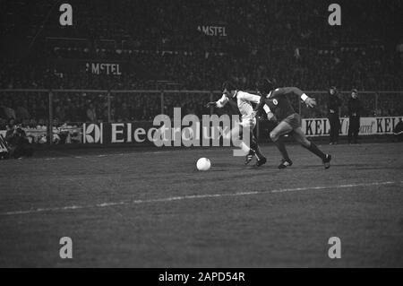 AJAX contre Benfica 1-0, demi-finale coupe européenne I; moments de jeu Date: 5 avril 1972 mots clés: Sport, football Nom de l'institution: Benfica Banque D'Images