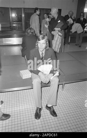 AJAX de retour à Schiphol après le match contre Arsenal, Johan Neeskens Date: 23 mars 1972 lieu: Noord-Holland, Schiphol mots clés: Sport, footballeurs Nom personnel: Neeskens, Johan Nom de l'établissement: Arsenal Banque D'Images