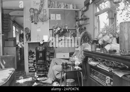 Autre vie sur place derrière Artis à Amsterdam; résident au milieu de son logement Date: 24 août 1987 lieu: Amsterdam, Noord-Holland Nom de l'institution: Artis Banque D'Images