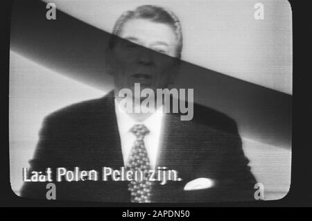 Émission de télévision américaine Laissez la Pologne être à la télévision. Ronald Reagan au cours du spectacle Date: 2 février 1982 mots clés: Séries télévisées, présidents Nom personnel: Reagan, Ronald Banque D'Images