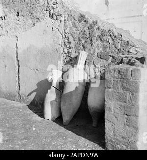 Fouilles à Pompéi Description: Amphores (bocaux habituellement utilisés pour le stockage de liquides) Date: Non daté lieu: Italie, Pompéi mots clés: Archéologie, articles ménagers, fouilles, ruines Banque D'Images