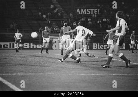 IJsselmeervogels-Heerenveen 2-1 ( KNVB cup). Jaan de Graaf (r) scores the  winning goal in the last minute for IJsselmeervogels, Negerman of  Heerenveen (9). Burgman of Vogels, October 8, 1977, soccer, The Netherlands