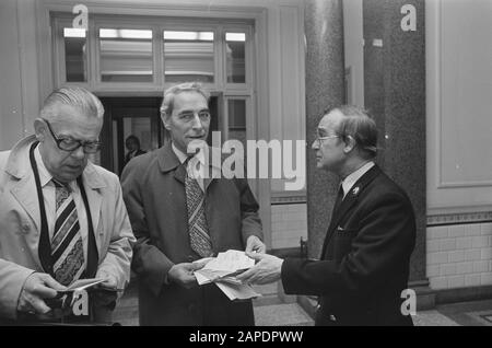 La Cour d'Amsterdam traite de l'affaire Dassault; 4: IR. Botterman (Dassault) et l'avocat Jonker (à gauche), 5: MP Keja et 7: MP Dankert Date: 10 février 1976 mots clés: Tribunaux, députés, conseillers, tribunaux Nom personnel: Keja, Wim Banque D'Images