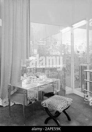 Appartement à Paris Description: Salle de bains de Mme Cartwright à Paris Date: 1936 lieu: France, Paris mots clés: Salles de bains, intérieurs Banque D'Images