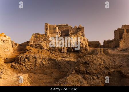 Lueur matinale, au Temple oracle d'Amun, Gebel el-Dakrour, Siwa Oasis, Siwa, Egypte, Afrique du Nord, Afrique Banque D'Images