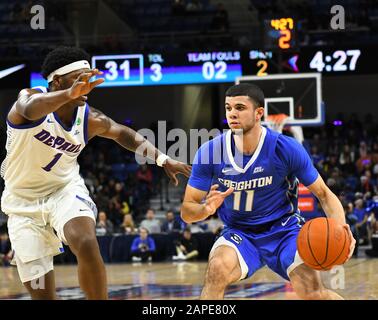 Chicago, Illinois, États-Unis. 22 janvier 2020. Creighton Bluejays Guard Marcus Zegarowski (11) se rendre au panier pendant le match de basket-ball de conférence NCAA Big East entre DePaul vs Creighton à Wintrust Area à Chicago, Illinois. Dean Reid/Csm/Alay Live News Banque D'Images